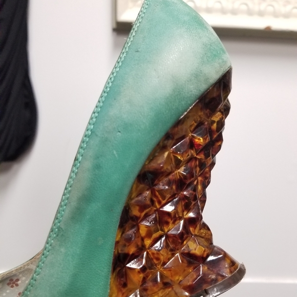 Anthropologie size 6 heels - Picture 3 of 10